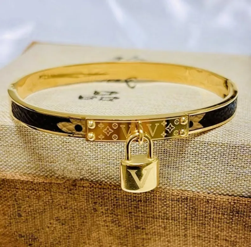 Gold Plated 18K Locket V Titanium Steel Bangle/Bracelet
