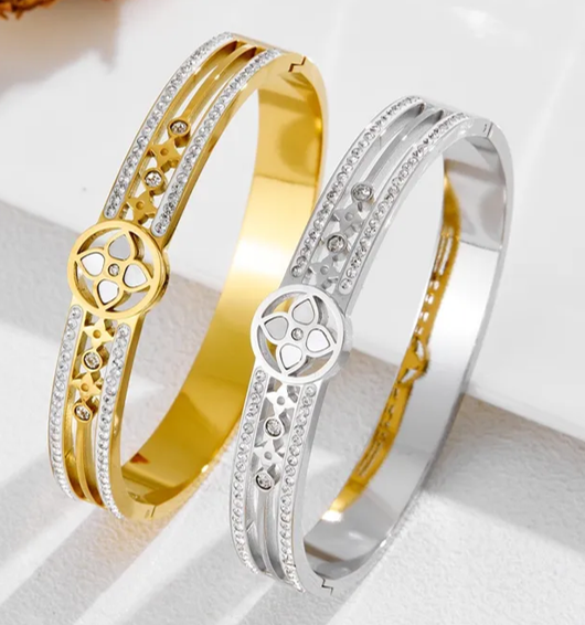 Four-Leaf Flower Titanium Steel 18K Gold Plated Rhinestones Bangle