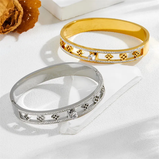 Four-Leaf Flower Titanium Steel 18K Gold Plated Rhinestones Bangle